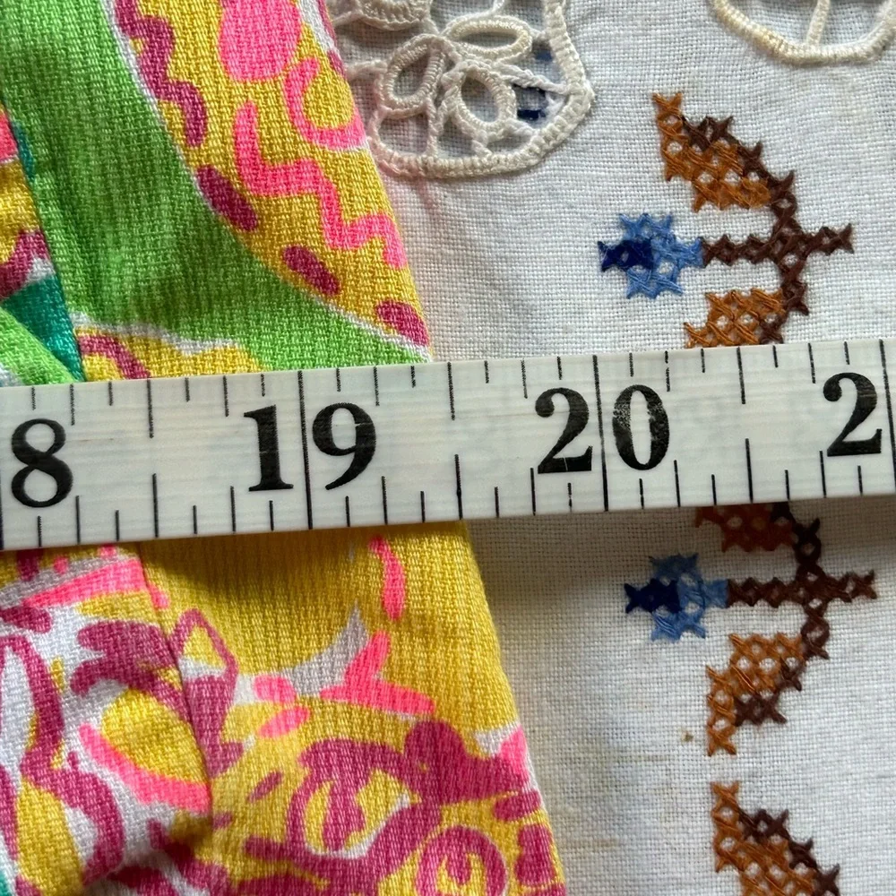 Lilly PULITZER 100% cotton shorts Sz 4 .